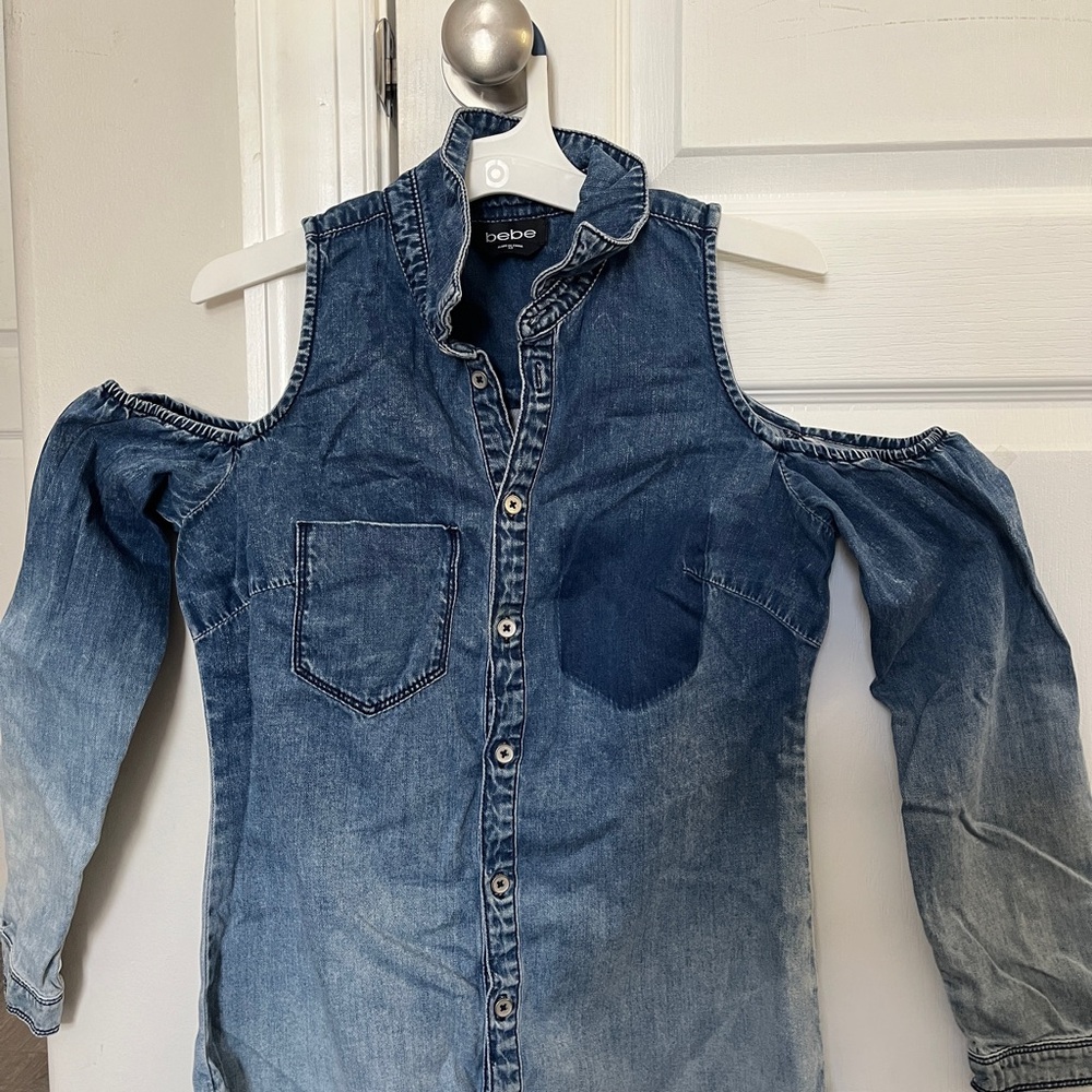 bebe Women’s Blue Cold-Shoulder Denim Button-Front Shirt